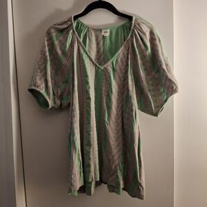 Ivy Jane Women's Green and Pink Aztec Geometric Design Short Sleeve Blouse